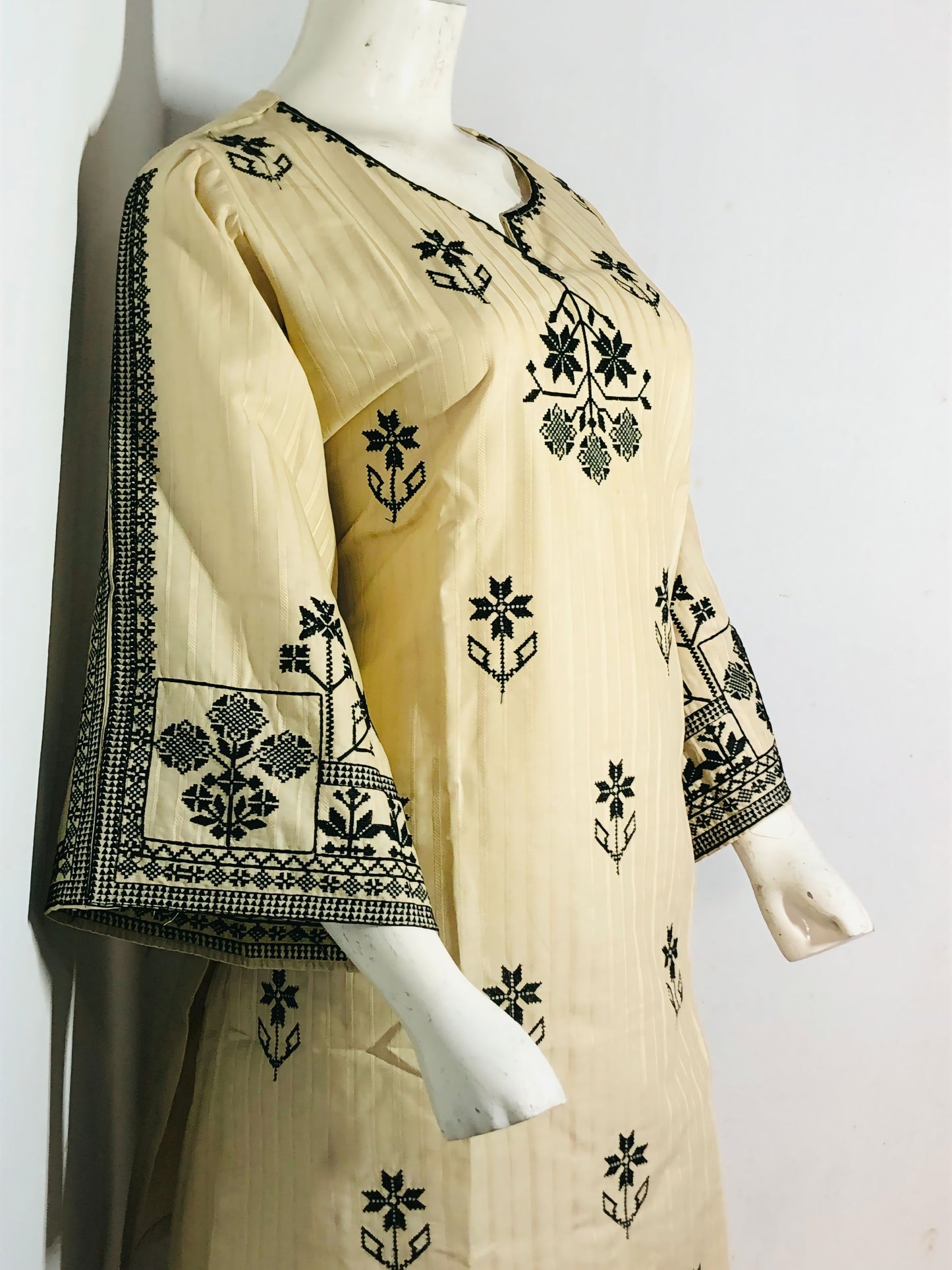 Winter Cotton 2PC – V Neck Shirt with Flapper Embroidery