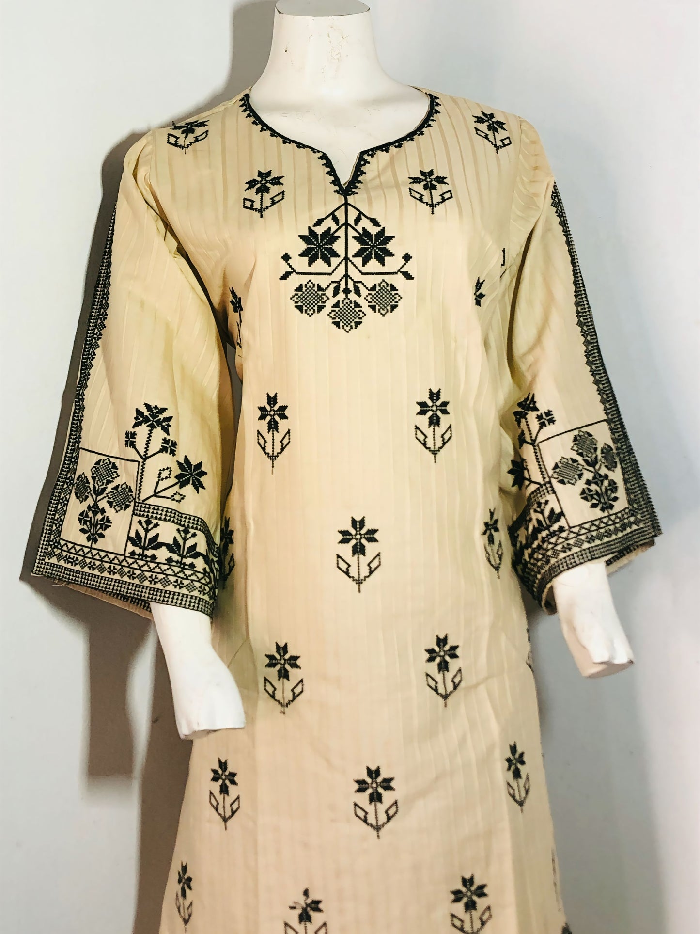 Winter Cotton 2PC – V Neck Shirt with Flapper Embroidery