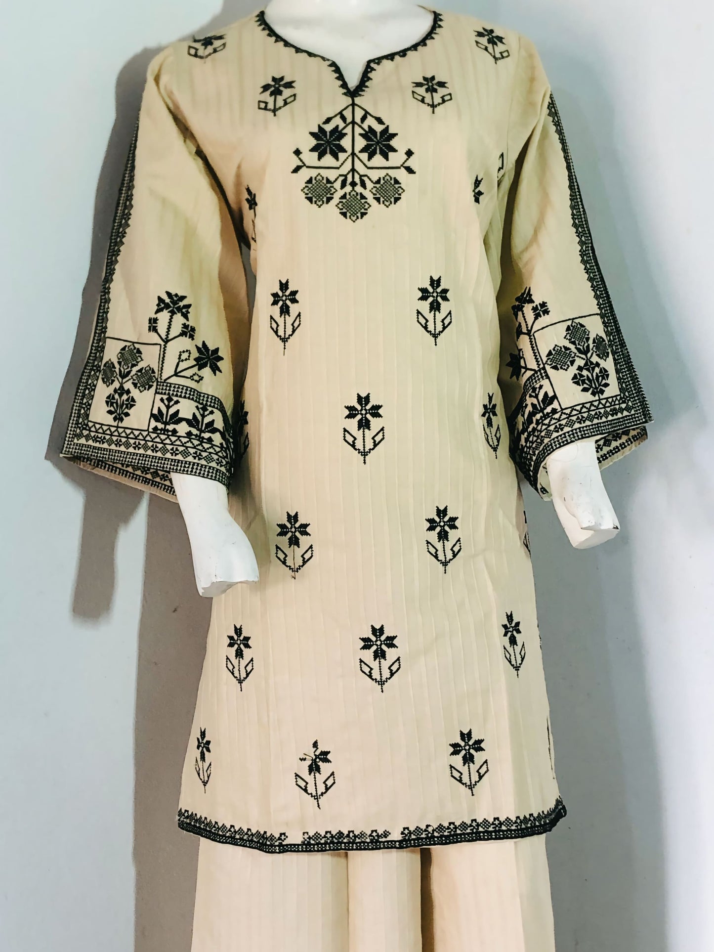 Winter Cotton 2PC – V Neck Shirt with Flapper Embroidery