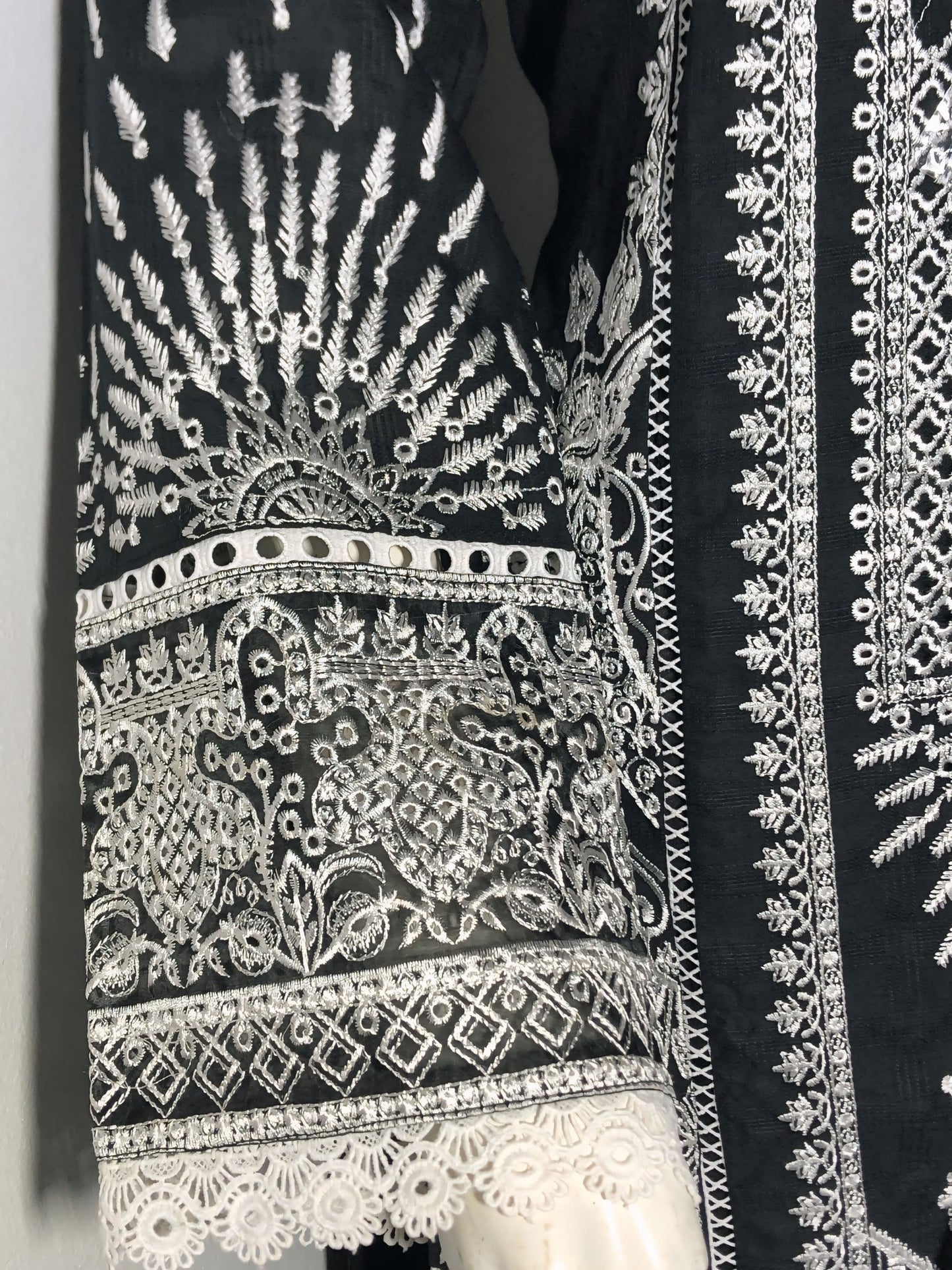 Embroidered Line Cotton Suit – Minar Print Dupatta (3PC)