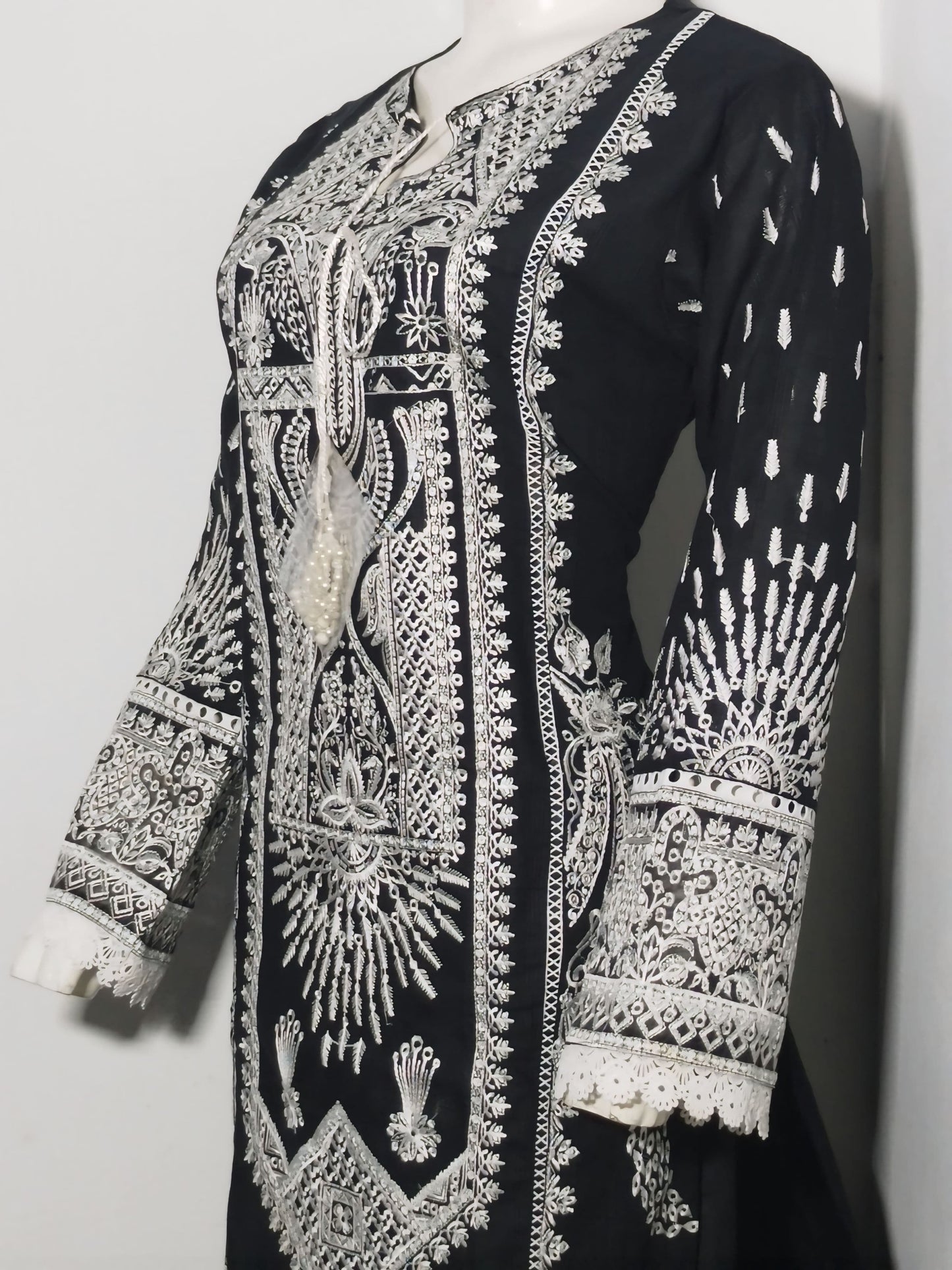 Embroidered Line Cotton Suit – Minar Print Dupatta (3PC)
