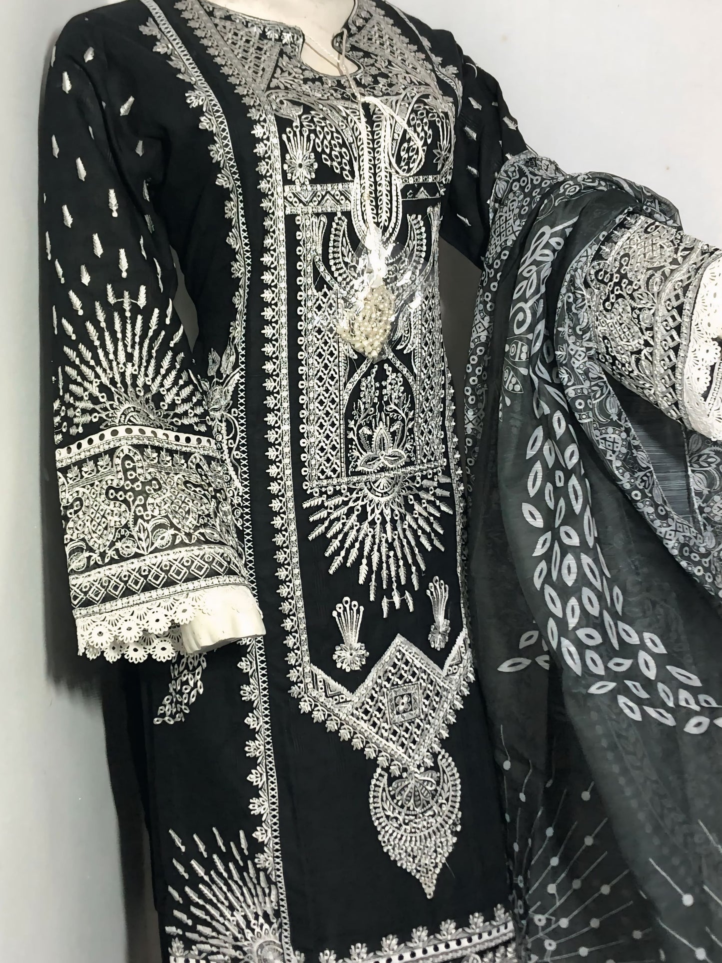 Embroidered Line Cotton Suit – Minar Print Dupatta (3PC)