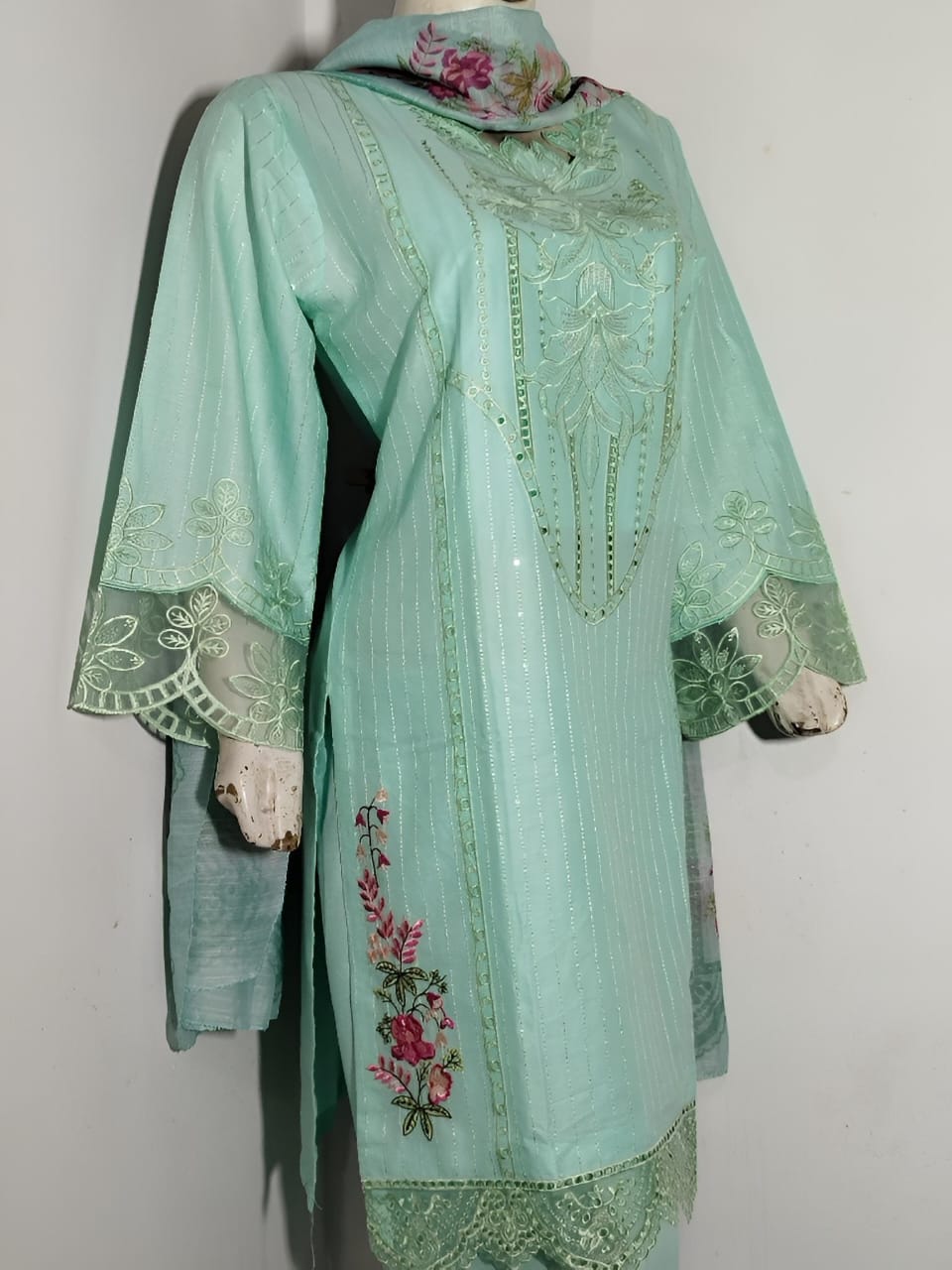 Cut Galla Embroidered Cotton Suit – 3PC