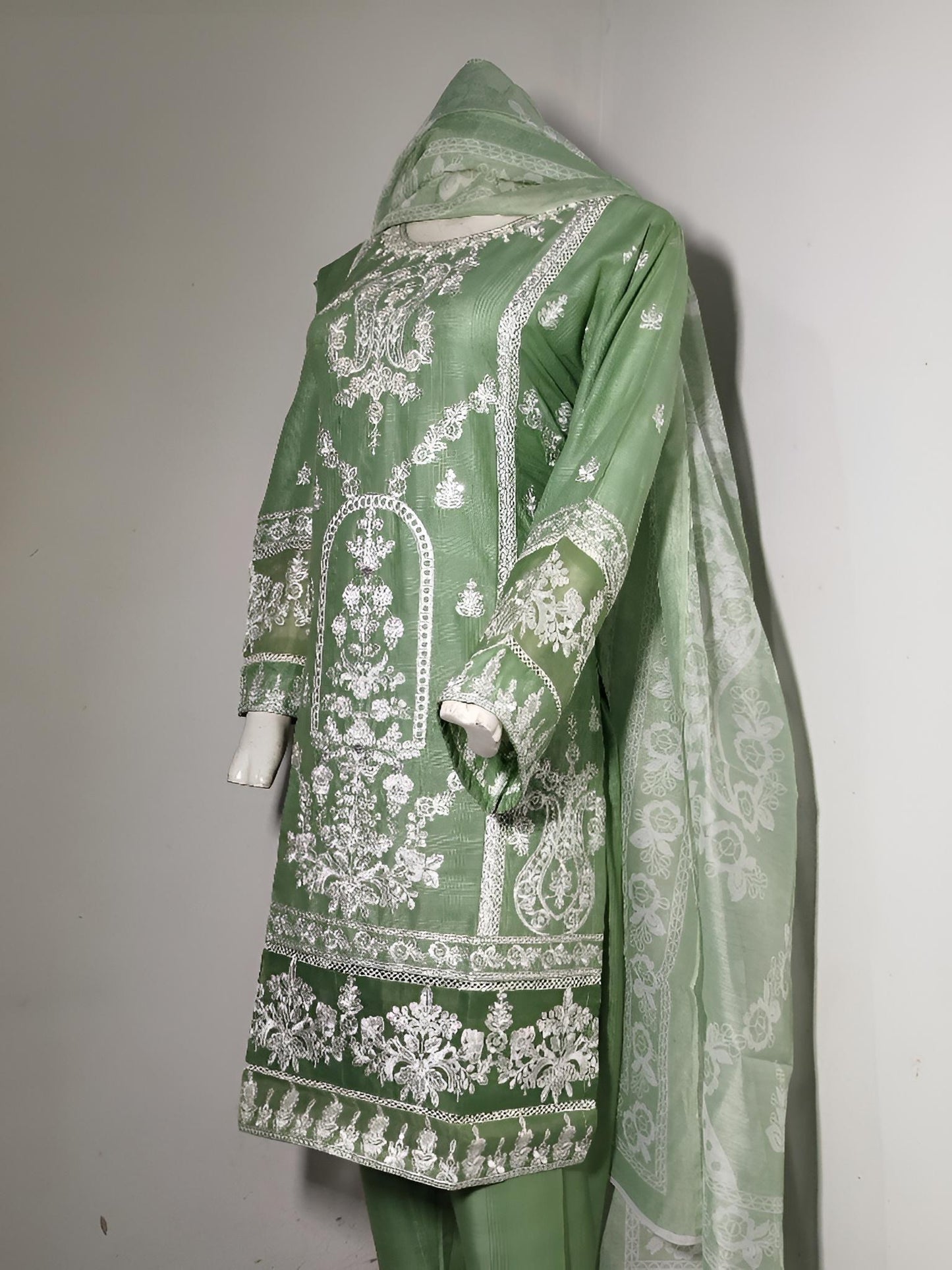 Delicious 3PC – Embroidered Cotton